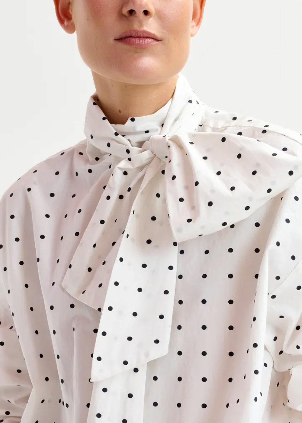 CHEMISE ESSENTIEL ANTWERP IMOVERIT PUSSY BOW TIE