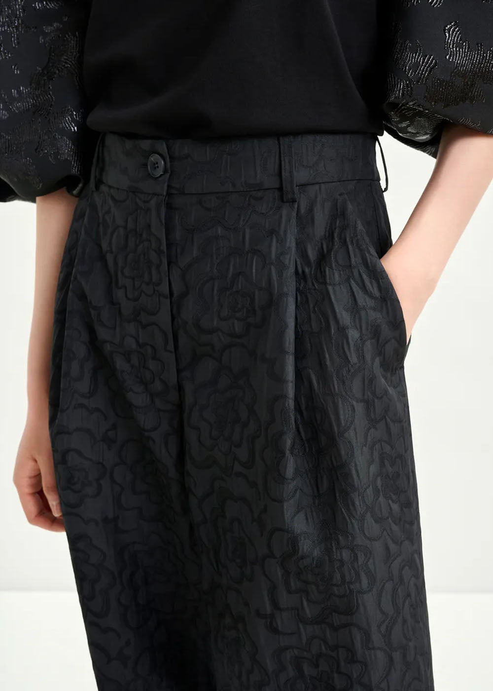 PANTALON ESSENTIEL ANTWERP INSTORE EMBELLISHED SHIRT