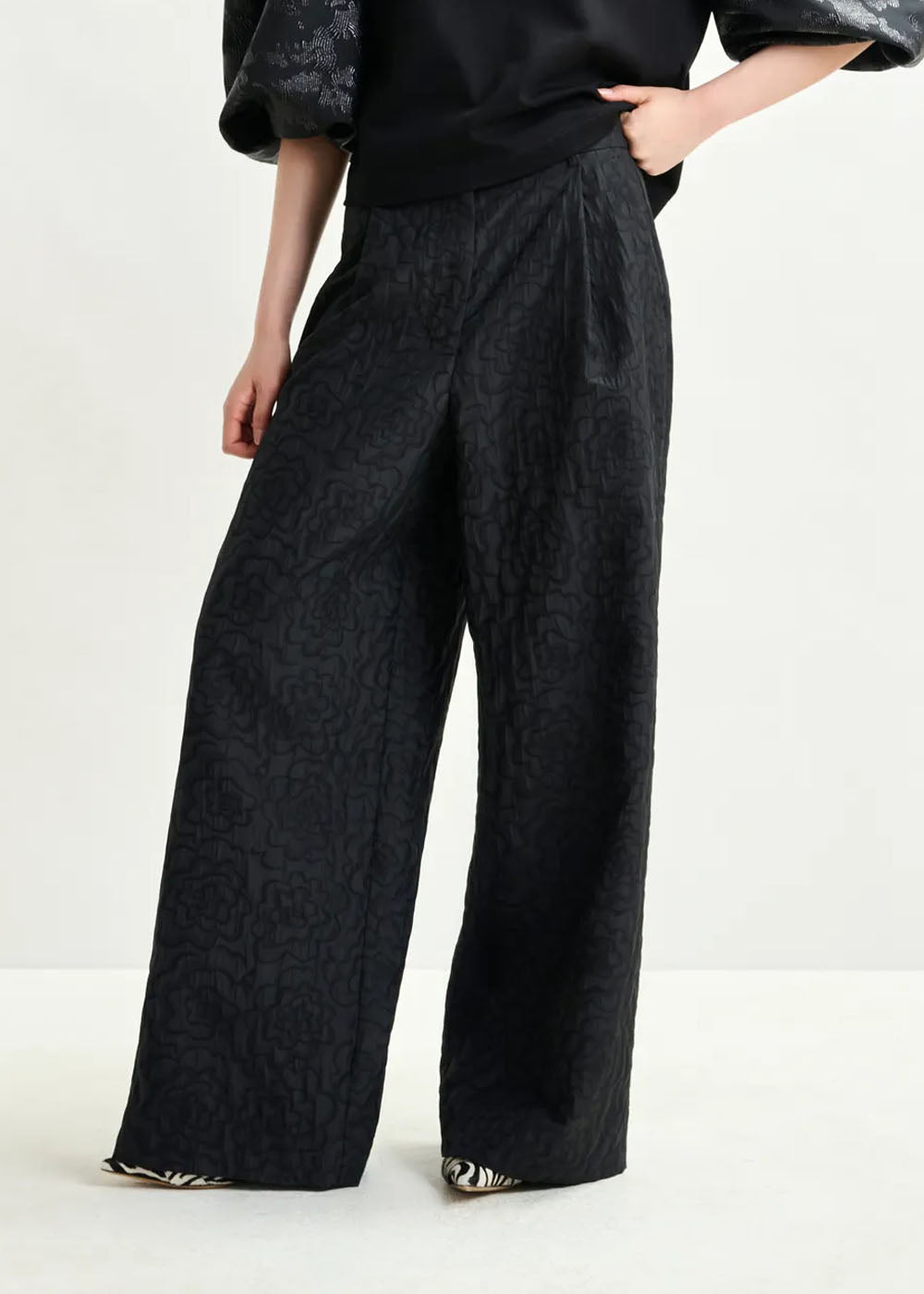 PANTALON ESSENTIEL ANTWERP INSTORE EMBELLISHED SHIRT