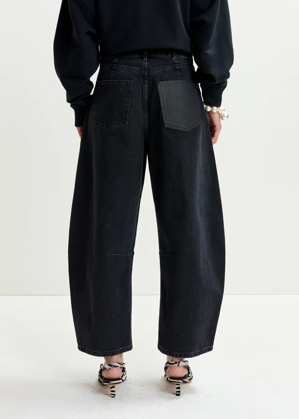 JEANS ESSENTIEL ANTWERP INTERSTELLAR BARREL LEG JEANS