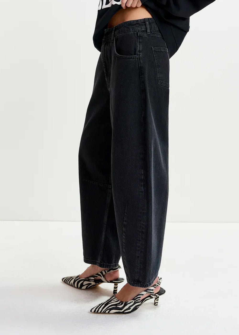 JEANS ESSENTIEL ANTWERP INTERSTELLAR BARREL LEG JEANS