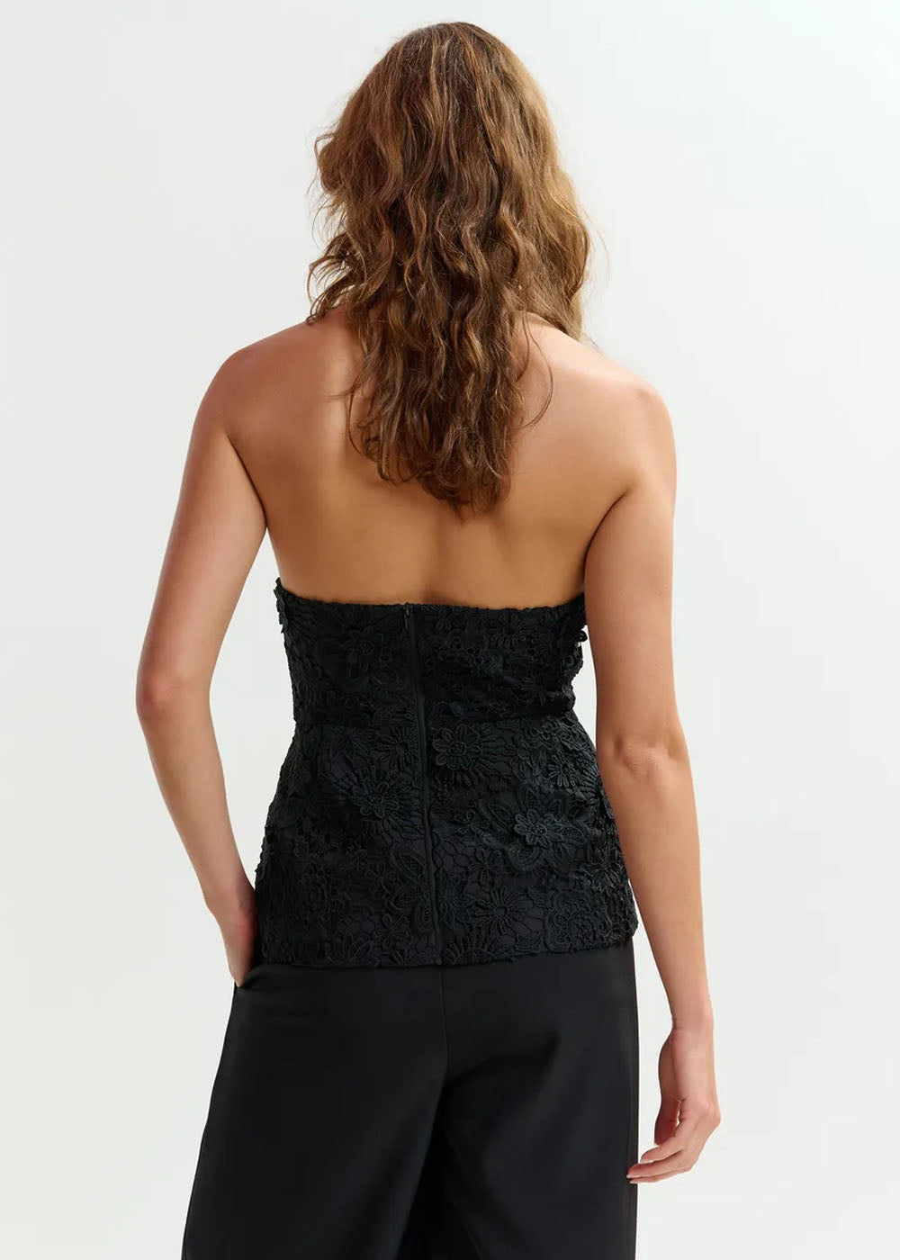 TOP ESSENTIEL ANTWERP JAROT LACE HALTER TOP