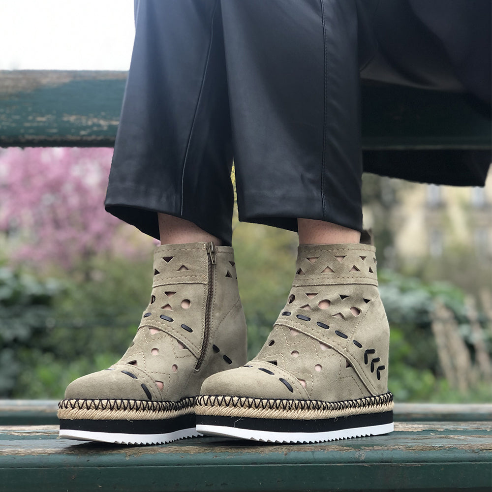 BOOTS ANN TUIL ALPHA