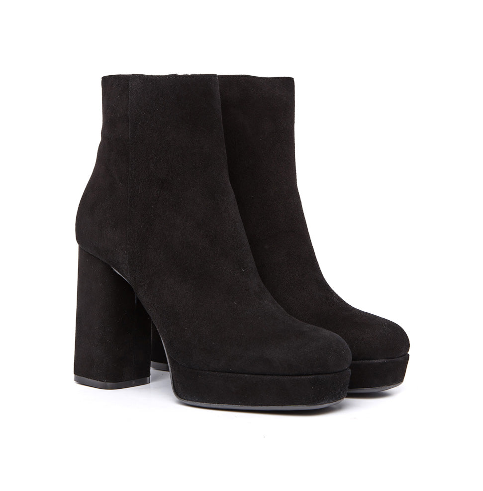 BOOTS ANN TUIL MESSAGER | anntuil.com