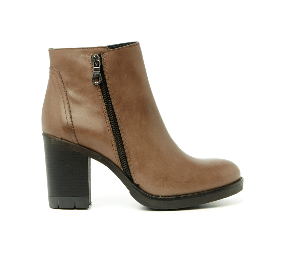 BOOTS ANN TUIL ISIS | anntuil.com