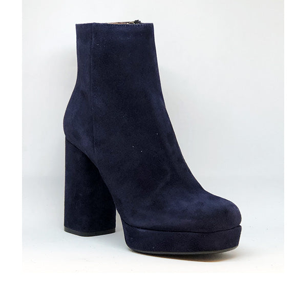 BOOTS ANN TUIL MESSAGER | anntuil.com
