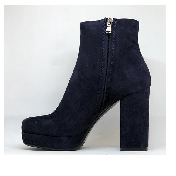 BOOTS ANN TUIL MESSAGER | anntuil.com