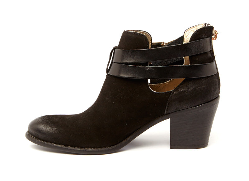 BOOTS ANN TUIL LEWIS | anntuil.com