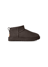 Boots UGG Classic Ultra Mini en velours marron, vue de profil | Ann Tuil