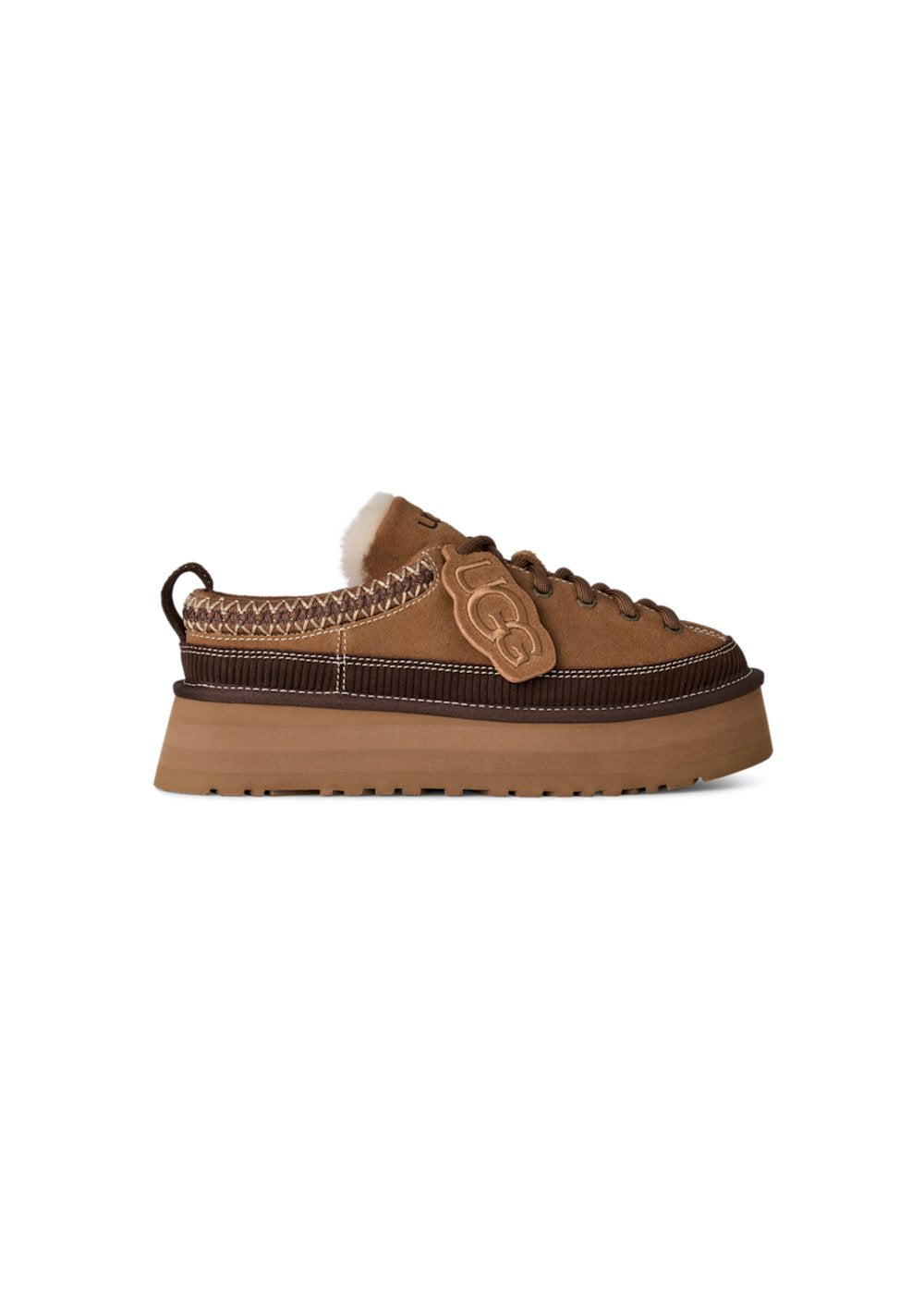 Slippers UGG Heritage Lace-Up en velours camel, vue de profil | Ann Tuil