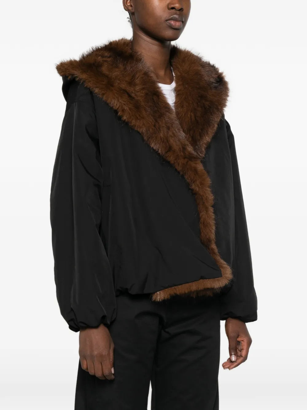 Veste Eleh noire à capuche bordée de fourrure artificielle