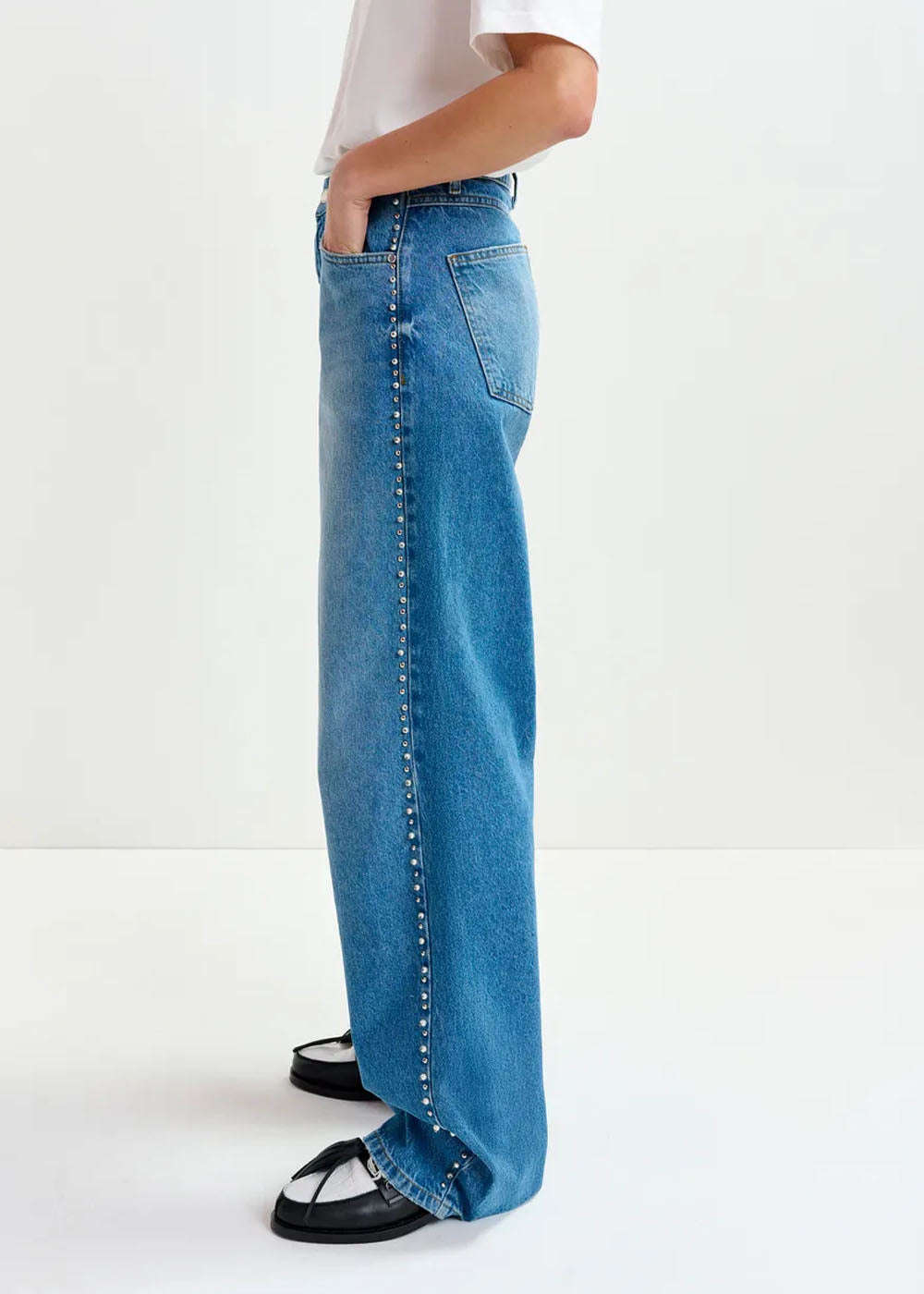 Jean wide leg avec ceinture à la taille Couleur bleu Jean wide leg avec ceinture à la taille Couleur bleu