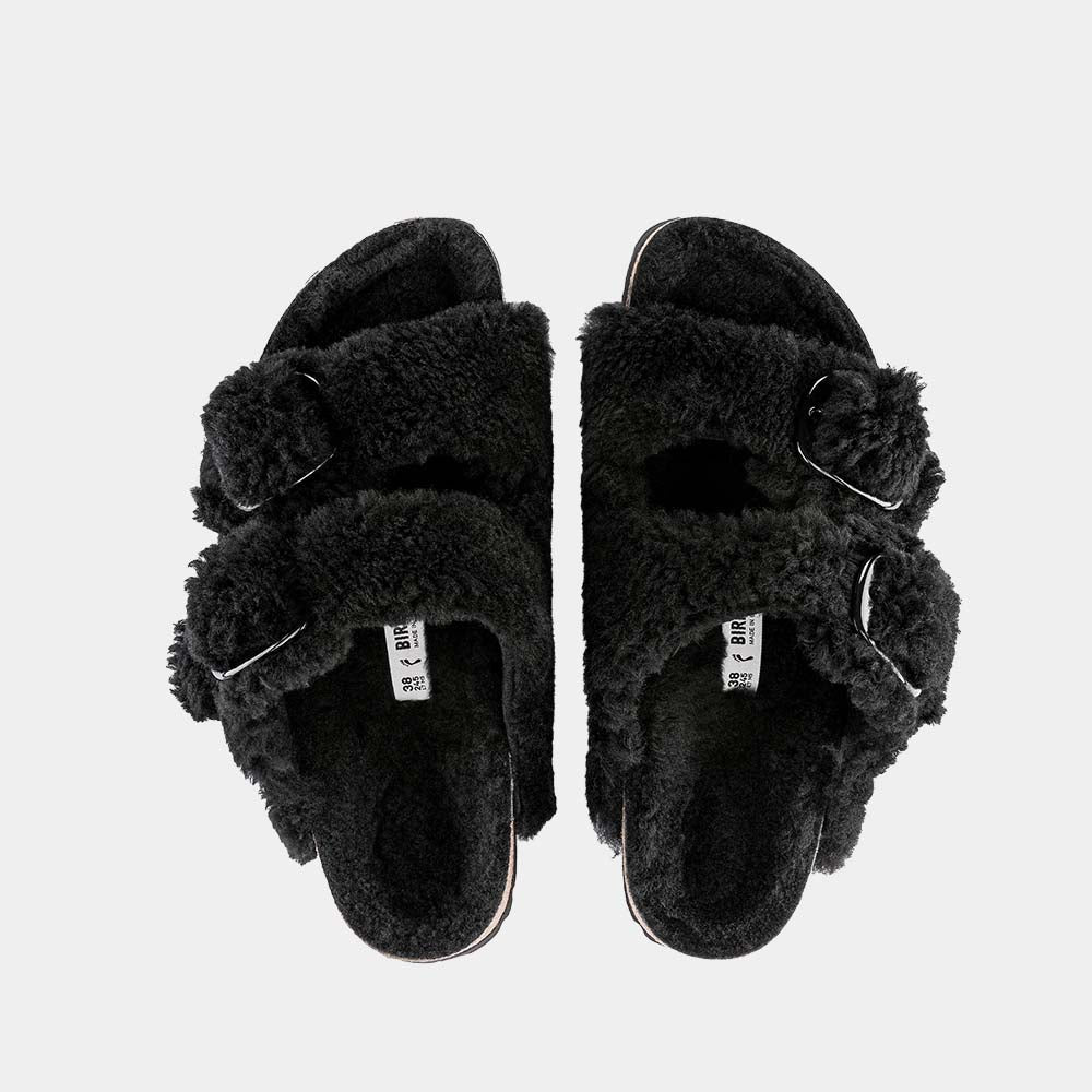 Mules Birkenstock Arizona Big Buckle Shearling en mouton noir, vue 4 – mules fourrées femme | Ann Tuil