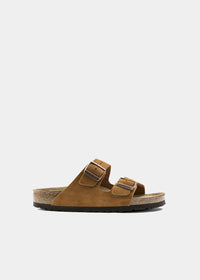 Mules Birkenstock Arizona BS en cuir velours camel, vue de profil – mules femme | Ann Tuil