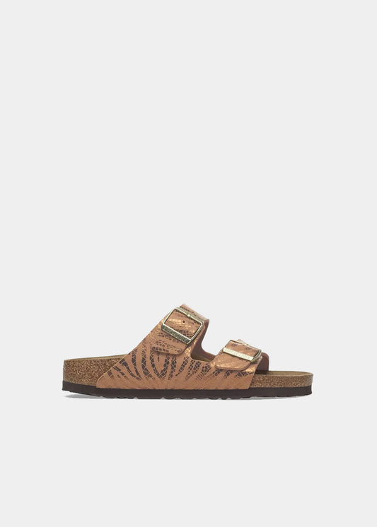 Mules Birkenstock Arizona BS en synthétique recyclé zebra pécan, vue de profil – mules femme | Ann Tuil
