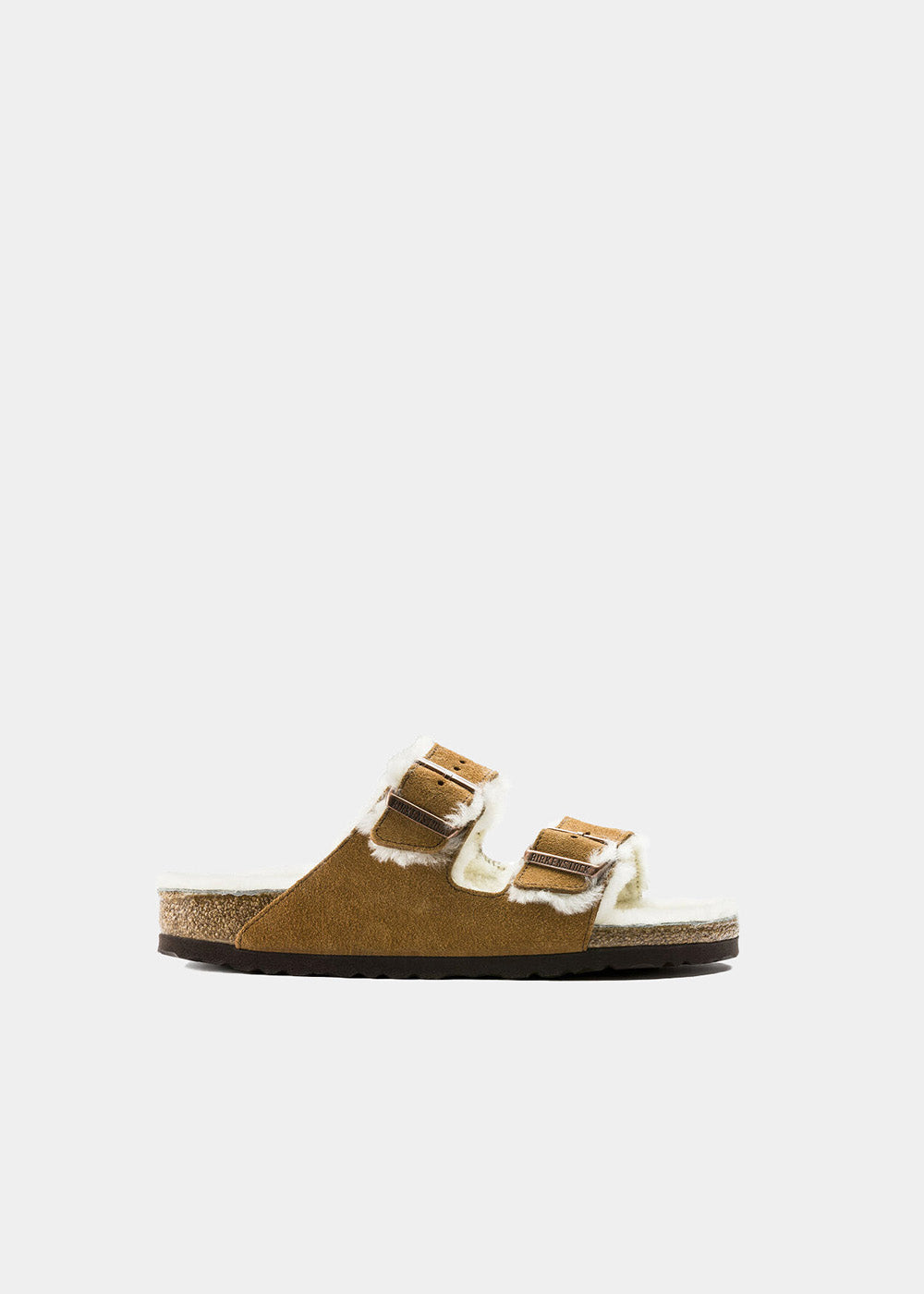Mules Birkenstock Arizona Shearling en nubuck et fourrure camel, vue de profil – mules fourrées femme | Ann Tuil