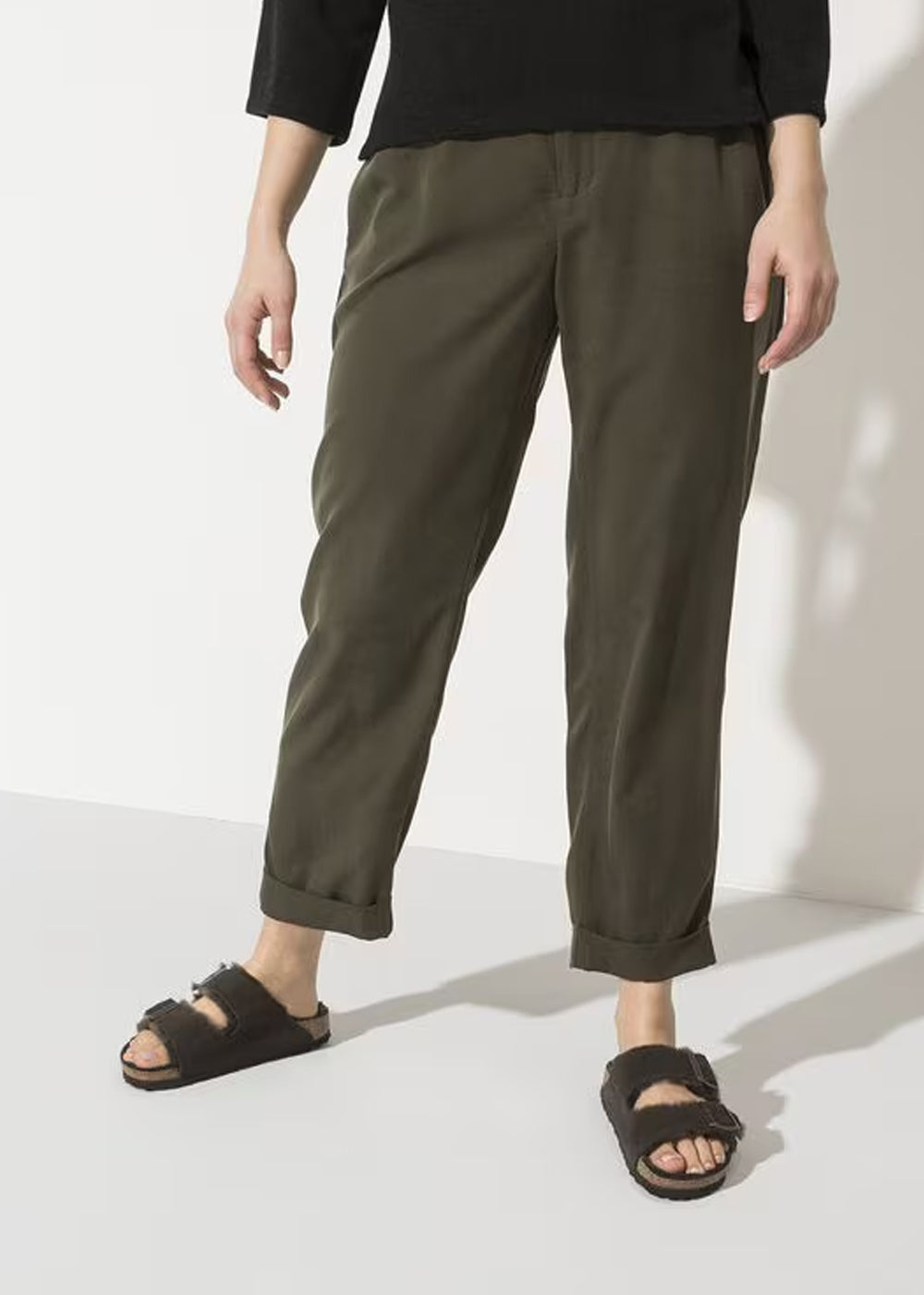 Mules Birkenstock Arizona Shearling en nubuck et fourrure marron, vue 2 – mules fourrées femme | Ann Tuil