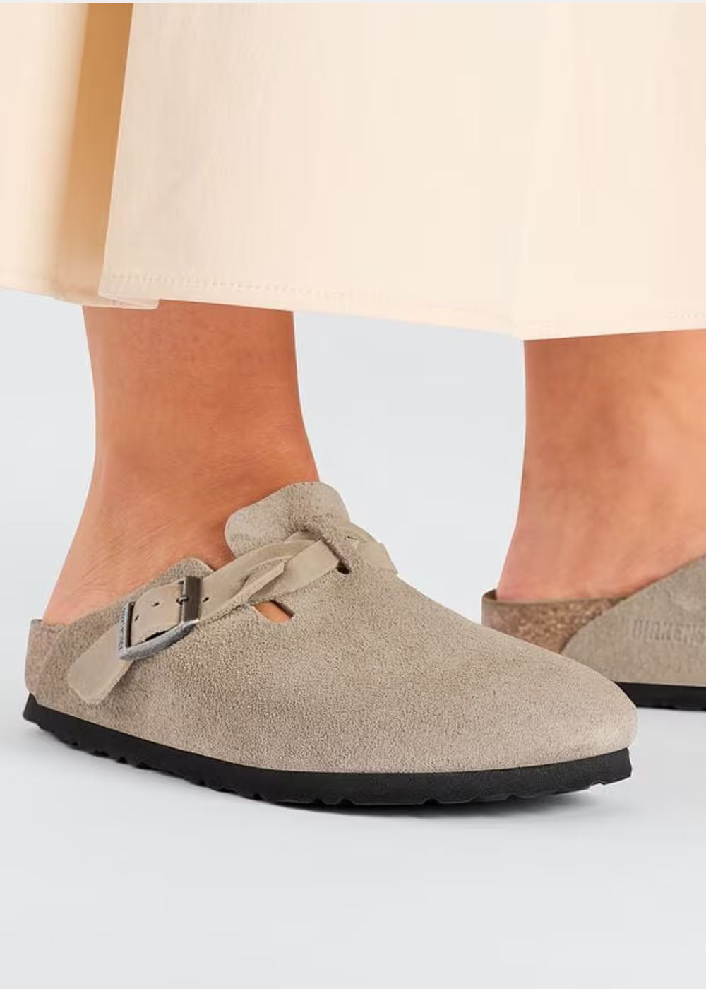 Sabots Birkenstock Boston Braided en cuir velours taupe, vue 3 – sabots femme | Ann Tuil