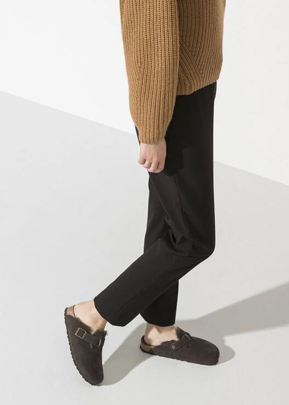 Sabots Birkenstock Boston Shearling en nubuck et fourrure mocca, vue 2 – sabots fourrés femme | Ann Tuil