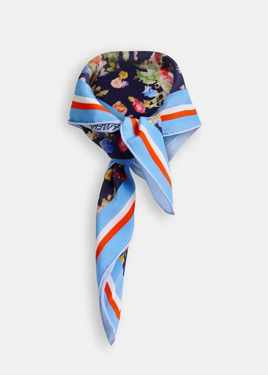 Foulard Essentiel Antwerp Jungle Square Printed marine et fleurs multicolores, vue 1 – foulard femme | Ann Tuil