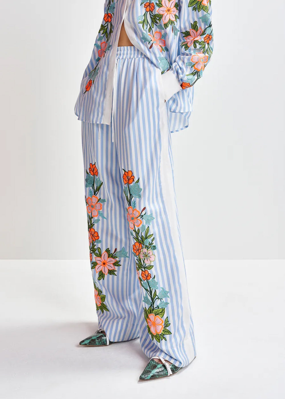 Pantalon Essentiel Antwerp Hevon2 Embroidered lake blue, vue 3 – pantalon femme | Ann Tuil