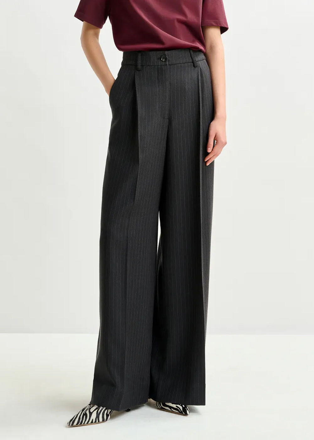 Pantalon Essentiel Antwerp Invest Wide Leg Pants noir, vue 1 – pantalon femme | Ann Tuil