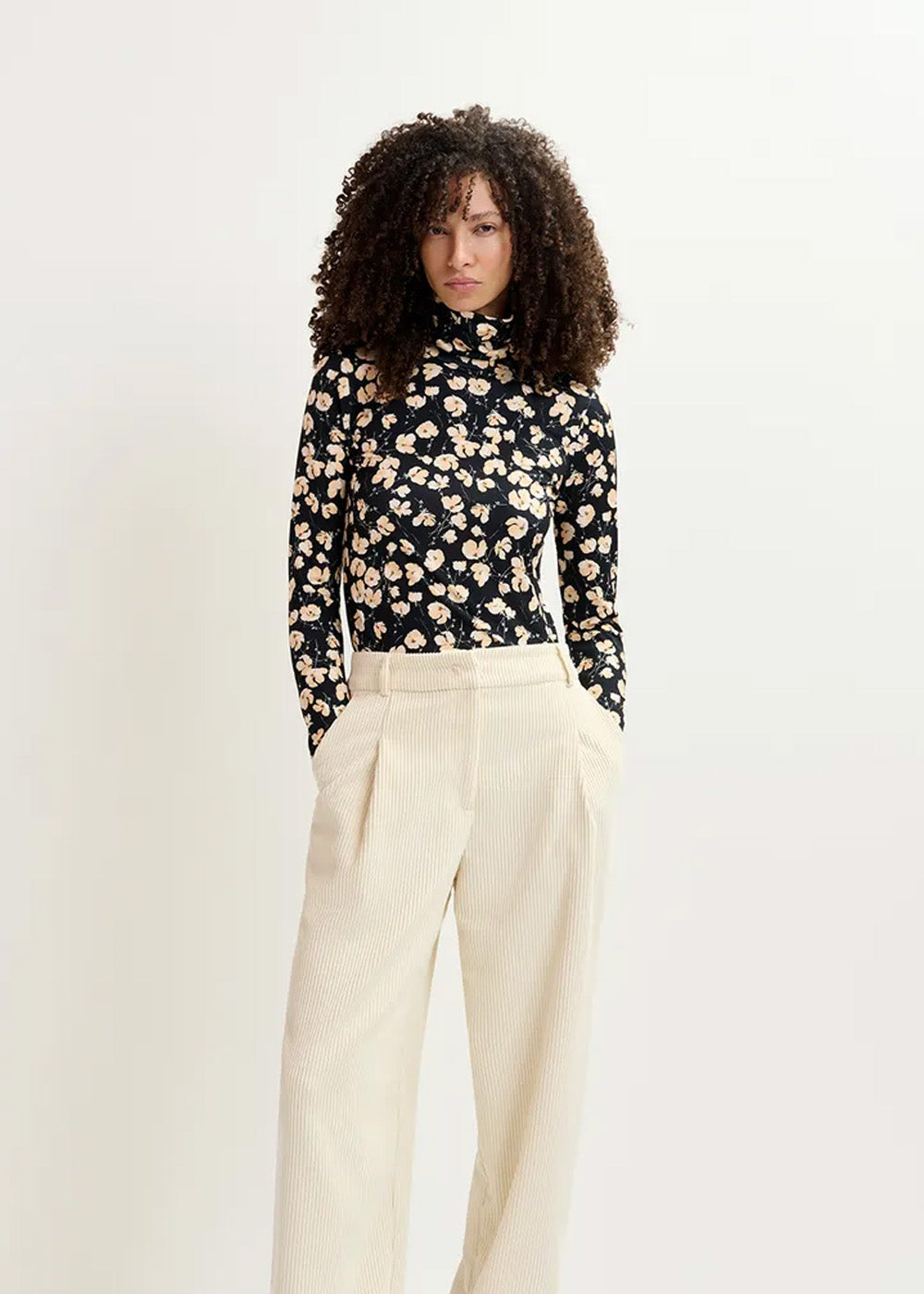 Pull Essentiel Antwerp Gilberto Printed Turtleneck blanc cassé, vue 4 – pull femme | Ann Tuil
