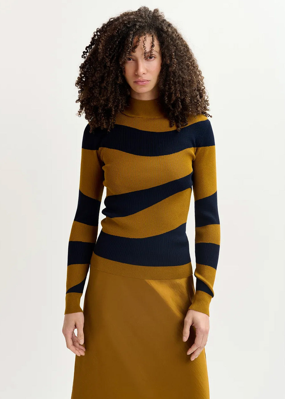 Pull Essentiel Antwerp Goose Wavy Knit Pull combo 4 toffee, vue 3 – pull femme | Ann Tuil