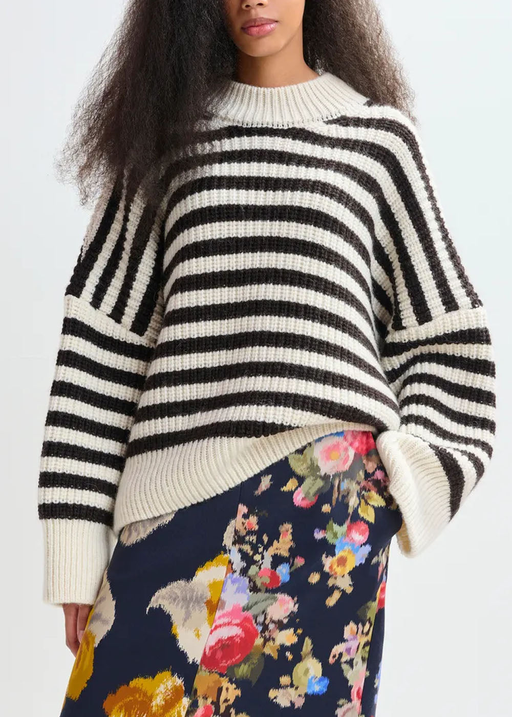 Pull Essentiel Antwerp Jacquie Striped Knit noir et écru, vue 1 – pull femme | Ann Tuil