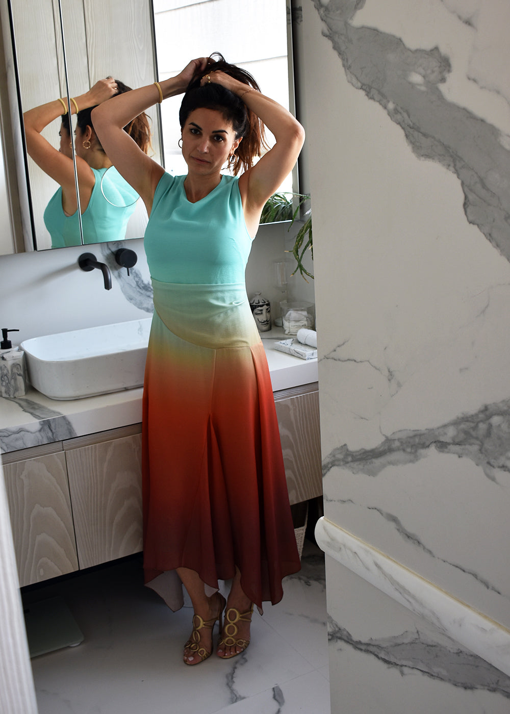 Robe Essentiel Antwerp Homerun tie et dye bleu clair orange, vue 3 – robe femme | Ann Tuil