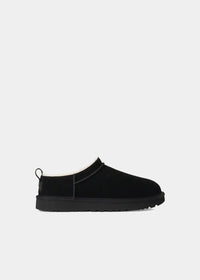 Mules UGG Classic Micro en velours et fourrure noir, vue de profil – chaussons mules fourrés femme | Ann Tuil