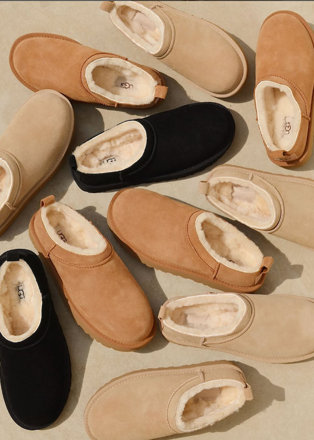 Mules UGG Classic Micro en velours et fourrure beige sand, vue 3 – chaussons mules fourrés femme | Ann Tuil