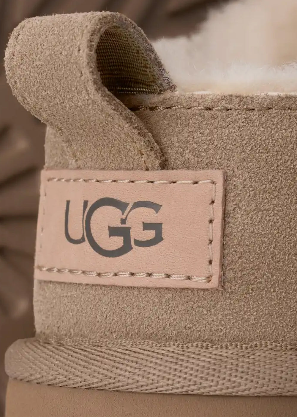 Mules UGG Classic Micro en velours et fourrure beige sand, vue 7 – chaussons mules fourrés femme | Ann Tuil
