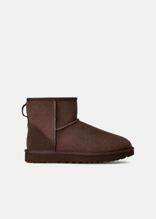 Boots UGG Classic Mini II en velours marron, vue de profil – bottines fourrées femme | Ann Tuil