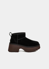 Boots UGG Classic Ultra Mini New Heights en velours noir, vue de profil – bottines à plateforme femme | Ann Tuil