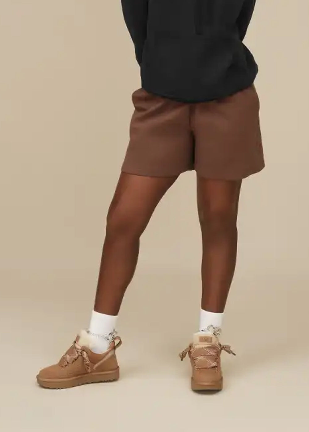 Sneakers UGG Lowmel en velours et fourrure camel, vue 2 – baskets fourrées femme | Ann Tuil