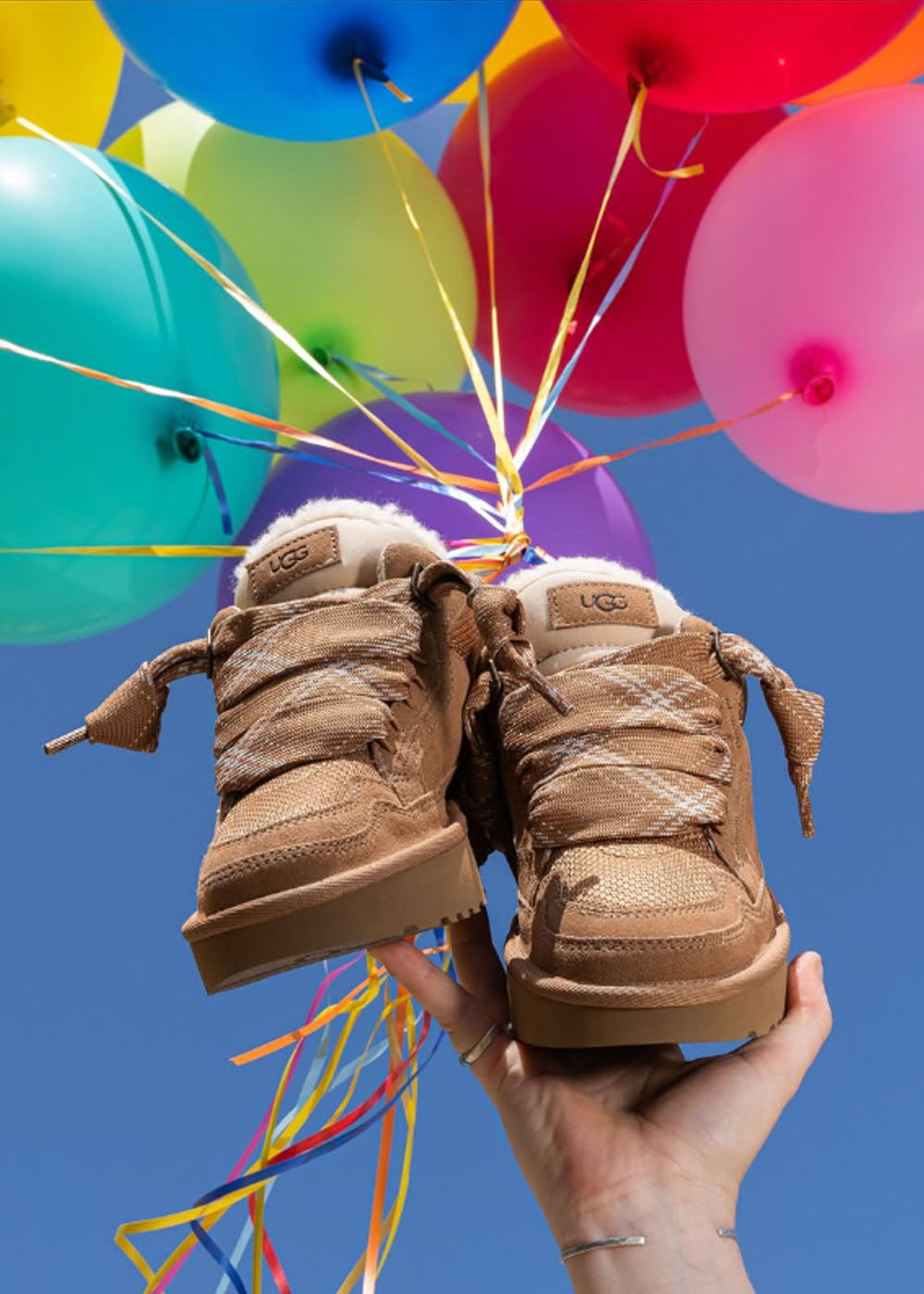 Sneakers UGG Lowmel en velours et fourrure camel, vue 3 – baskets fourrées femme | Ann Tuil