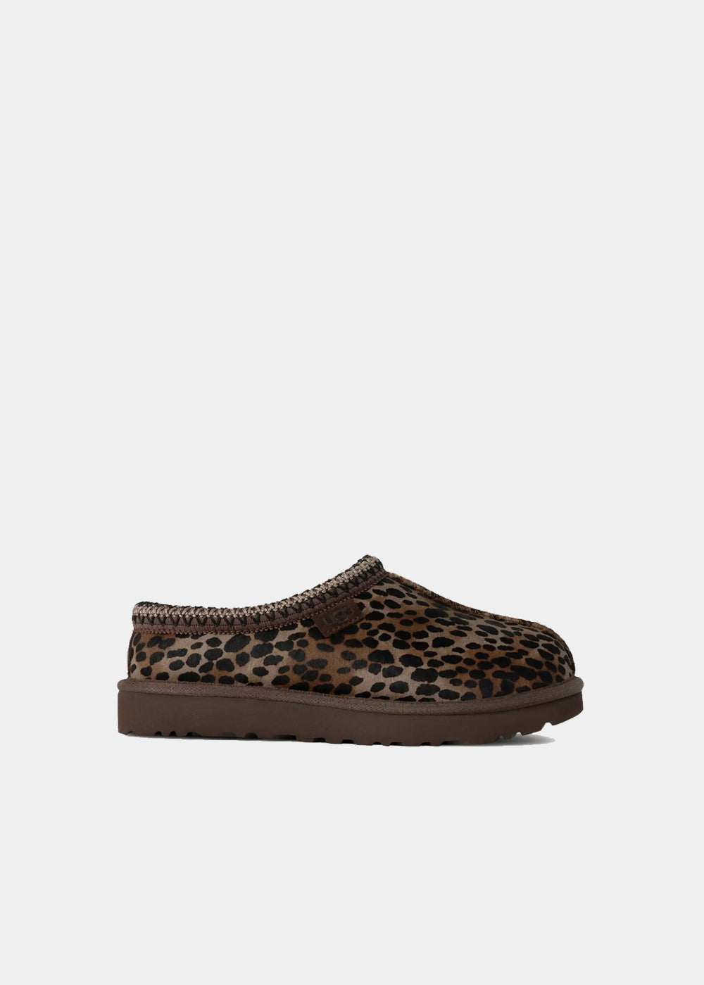 Mules UGG Tasman Caspian en poulain léopard, vue de profil – chaussons mules fourrés femme | Ann Tuil