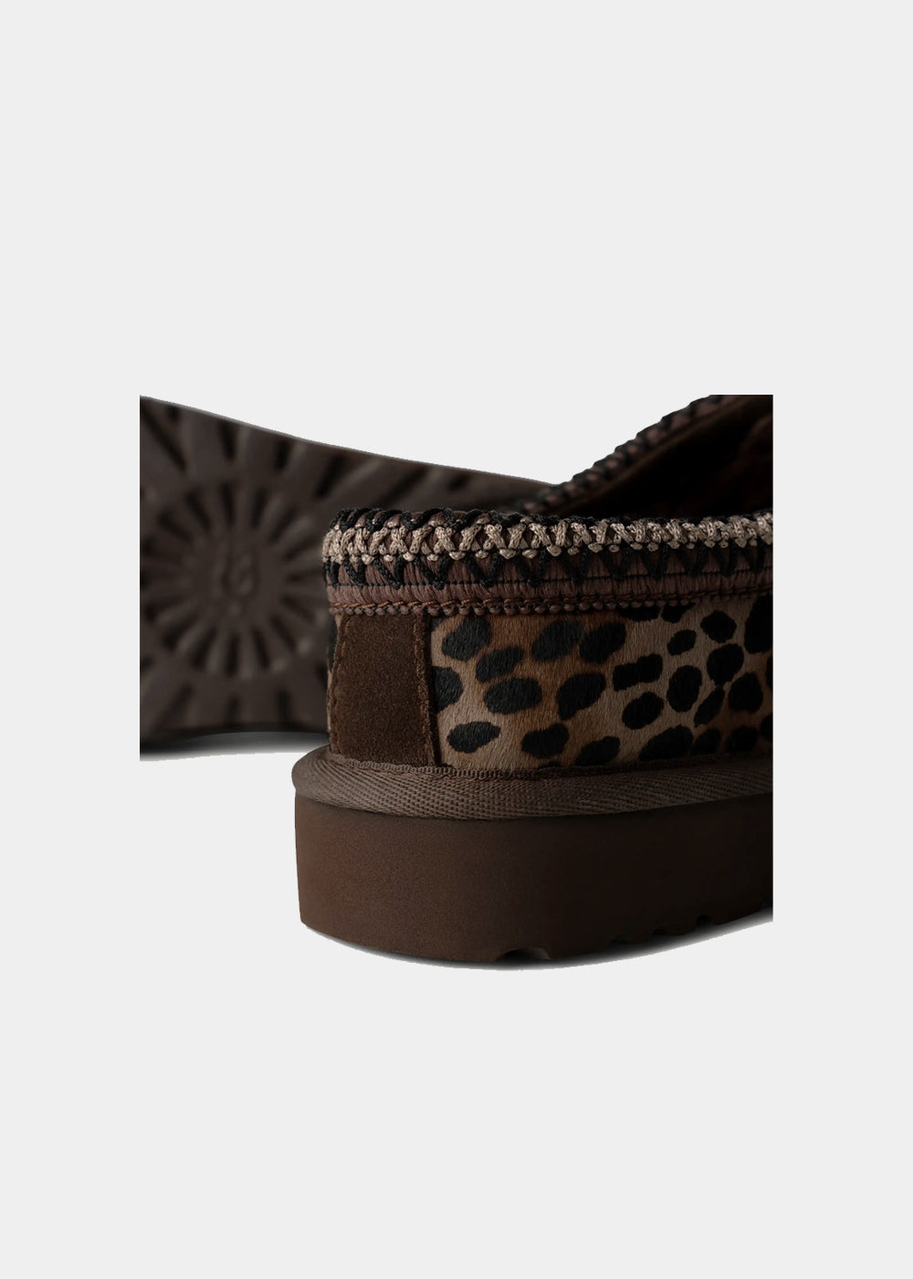 Mules UGG Tasman Caspian en poulain léopard, vue 4 – chaussons mules fourrés femme | Ann Tuil