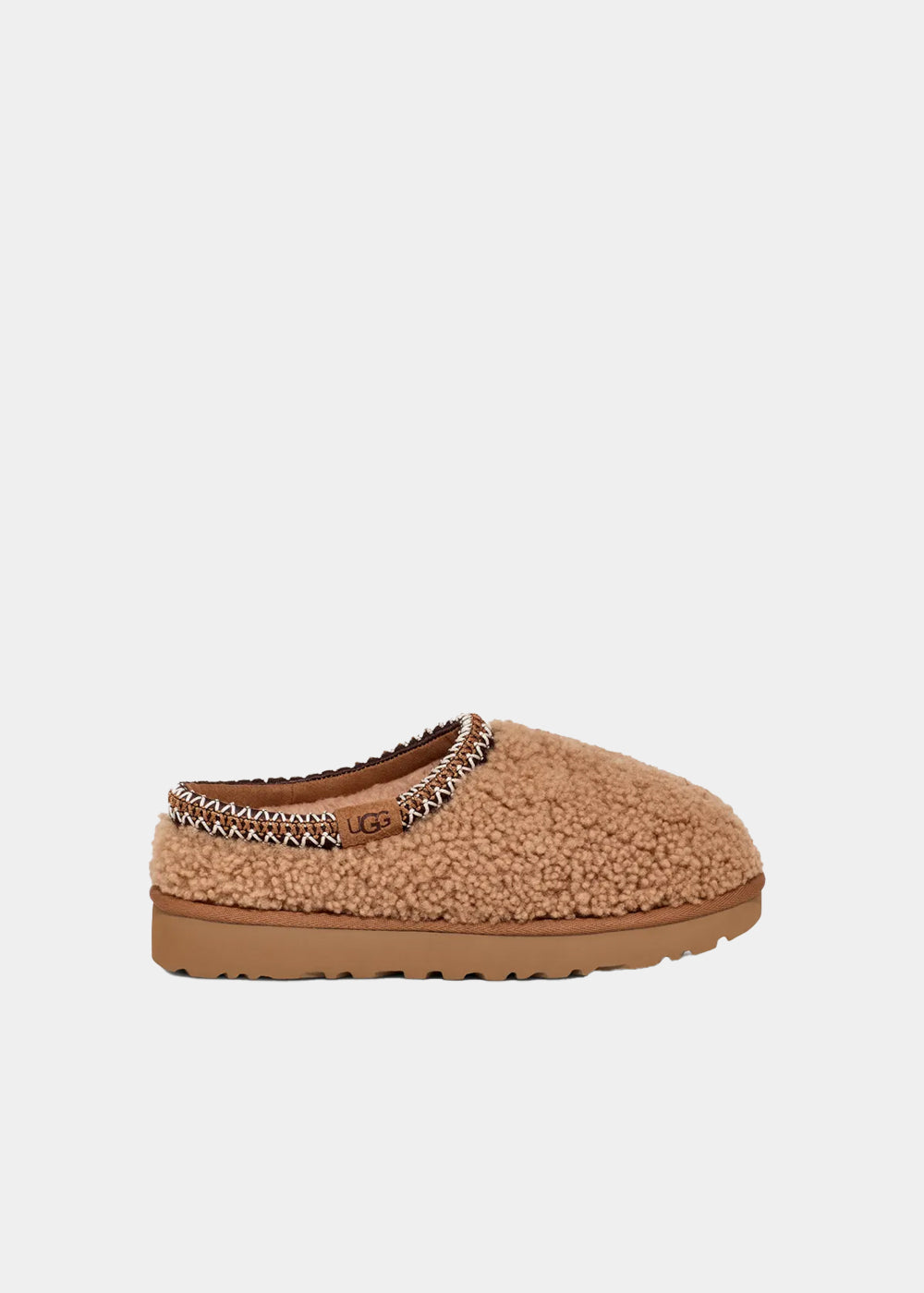 Mules UGG Tasman Maxi Curly coloris camel, vue de profil – chaussons mules fourrés femme | Ann Tuil
