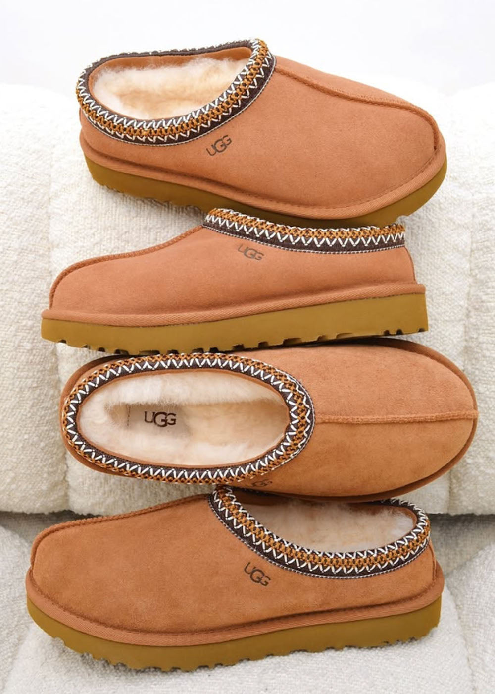 Mules UGG Tasman en velours camel, vue 3 – chaussons mules fourrés femme | Ann Tuil