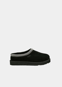 Mules UGG Tasman en velours noir, vue de profil – chaussons mules fourrés femme | Ann Tuil