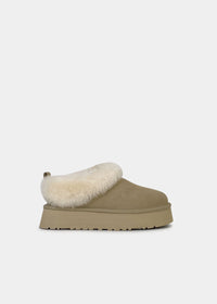 Mules plateforme UGG Tazzelle en velours beige mustard seed, vue de profil – mules femme | Ann Tuil