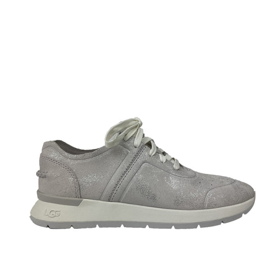 Baskets UGG Adaleen en cuir métallisé argent, vue de profil – baskets femme | Ann Tuil